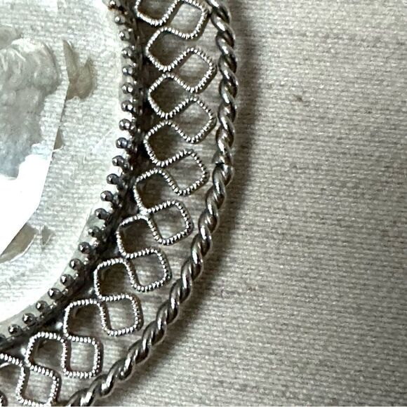Vintage Whiting and Davis reversible carved clear glass cameo pendant necklace - Picture 11 of 11